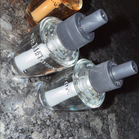 Bath & Body Works Wallflower refills - Picture 2 of 4
